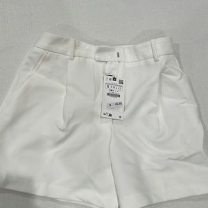 Zara women’s white textured shorts.  Brand New Tags attached